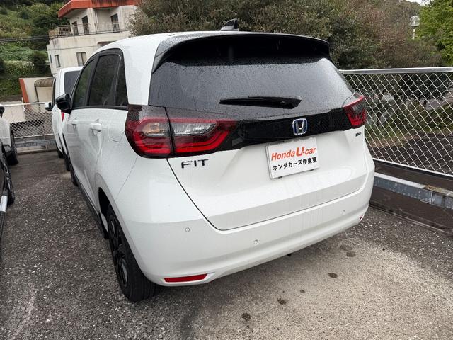 フィット ｅ：ＨＥＶホーム　ブラックスタイル　登録済未使用車　ＬＥＤヘッドライト　オートハイビーム　パーキングセンサー　アダプティブクルーズコントロール（2枚目）