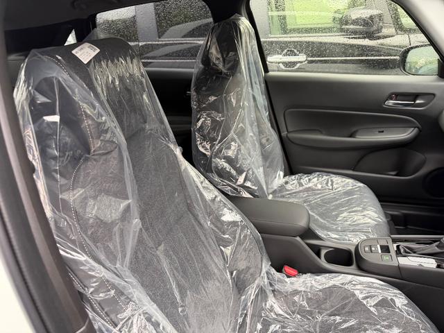 フィット ｅ：ＨＥＶホーム　ブラックスタイル　登録済未使用車　ＬＥＤヘッドライト　オートハイビーム　パーキングセンサー　アダプティブクルーズコントロール（6枚目）