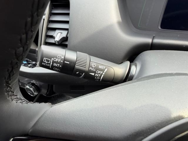 フィット ｅ：ＨＥＶホーム　ブラックスタイル　登録済未使用車　ＬＥＤヘッドライト　オートハイビーム　パーキングセンサー　アダプティブクルーズコントロール（10枚目）