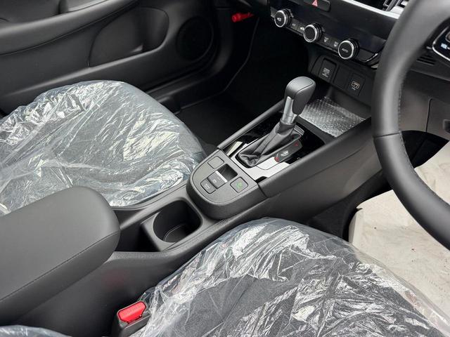 フィット ｅ：ＨＥＶホーム　ブラックスタイル　登録済未使用車　ＬＥＤヘッドライト　オートハイビーム　パーキングセンサー　アダプティブクルーズコントロール（14枚目）