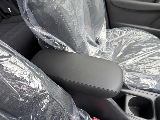 フィット ｅ：ＨＥＶホーム　ブラックスタイル　登録済未使用車　ＬＥＤヘッドライト　オートハイビーム　パーキングセンサー　アダプティブクルーズコントロール（15枚目）