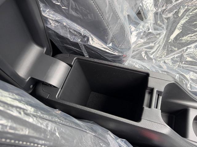 フィット ｅ：ＨＥＶホーム　ブラックスタイル　登録済未使用車　ＬＥＤヘッドライト　オートハイビーム　パーキングセンサー　アダプティブクルーズコントロール（16枚目）