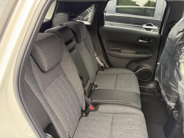 フィット ｅ：ＨＥＶホーム　ブラックスタイル　登録済未使用車　ＬＥＤヘッドライト　オートハイビーム　パーキングセンサー　アダプティブクルーズコントロール（22枚目）