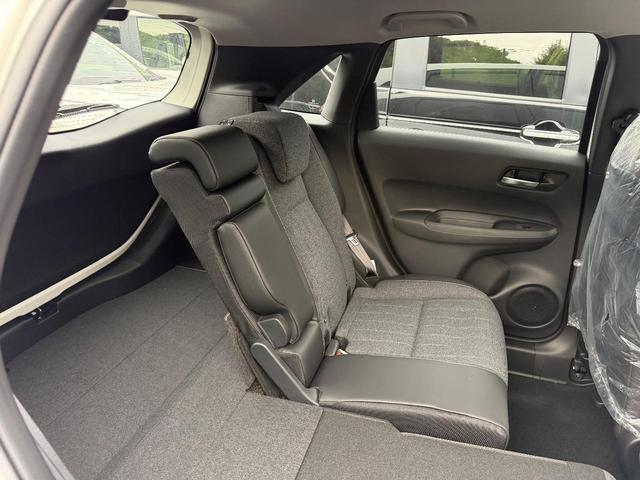 フィット ｅ：ＨＥＶホーム　ブラックスタイル　登録済未使用車　ＬＥＤヘッドライト　オートハイビーム　パーキングセンサー　アダプティブクルーズコントロール（23枚目）