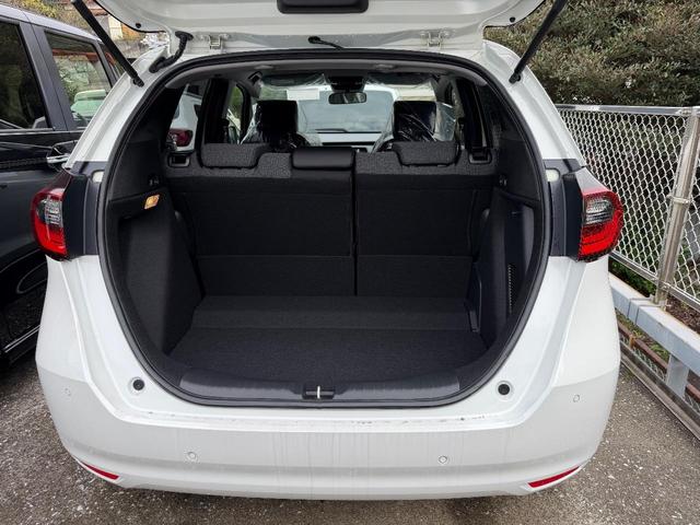 フィット ｅ：ＨＥＶホーム　ブラックスタイル　登録済未使用車　ＬＥＤヘッドライト　オートハイビーム　パーキングセンサー　アダプティブクルーズコントロール（26枚目）