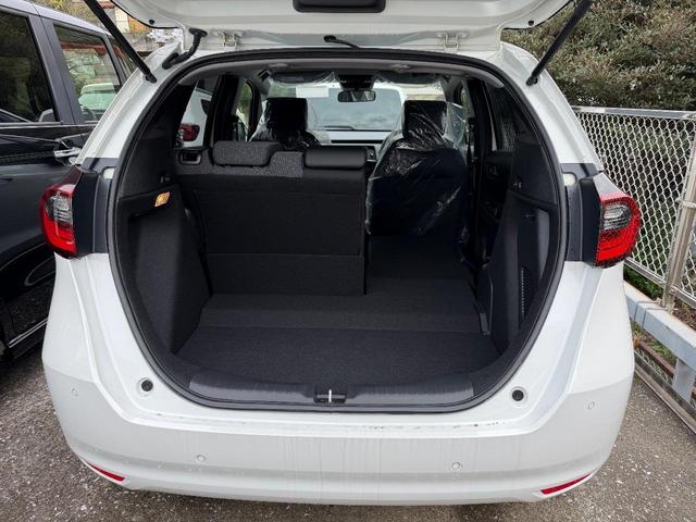 フィット ｅ：ＨＥＶホーム　ブラックスタイル　登録済未使用車　ＬＥＤヘッドライト　オートハイビーム　パーキングセンサー　アダプティブクルーズコントロール（27枚目）