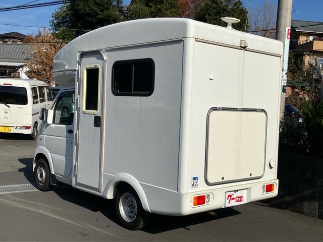 キャリイトラック ＫＣエアコン・パワステ　パートタイム　４ＷＤ　キャンピング　ディスプレイオーディオ　バックカメラ　Ｂｌｕｅｔｏｏｔｈ対応　デジタルインナーミラードラレコ　ＥＴＣ　サブバッテリー　社外キーレス　シンク　冷蔵庫　電子レンジ（5枚目）