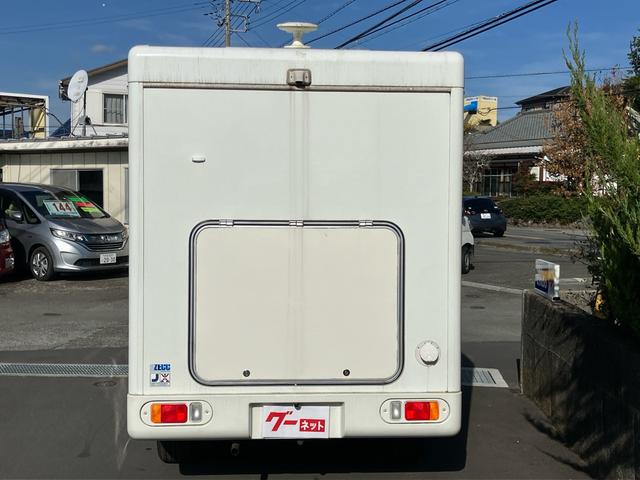 キャリイトラック ＫＣエアコン・パワステ　パートタイム　４ＷＤ　キャンピング　ディスプレイオーディオ　バックカメラ　Ｂｌｕｅｔｏｏｔｈ対応　デジタルインナーミラードラレコ　ＥＴＣ　サブバッテリー　社外キーレス　シンク　冷蔵庫　電子レンジ（6枚目）