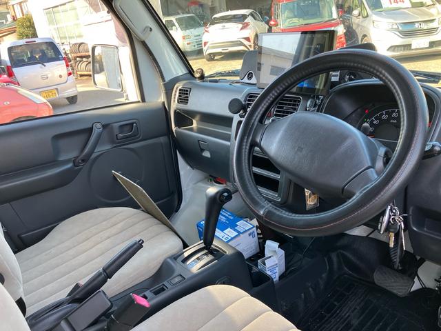 キャリイトラック ＫＣエアコン・パワステ　パートタイム　４ＷＤ　キャンピング　ディスプレイオーディオ　バックカメラ　Ｂｌｕｅｔｏｏｔｈ対応　デジタルインナーミラードラレコ　ＥＴＣ　サブバッテリー　社外キーレス　シンク　冷蔵庫　電子レンジ（11枚目）