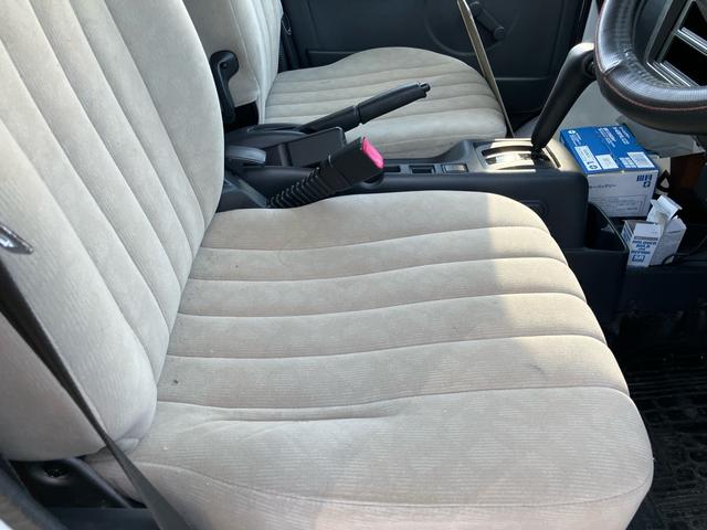 キャリイトラック ＫＣエアコン・パワステ　パートタイム　４ＷＤ　キャンピング　ディスプレイオーディオ　バックカメラ　Ｂｌｕｅｔｏｏｔｈ対応　デジタルインナーミラードラレコ　ＥＴＣ　サブバッテリー　社外キーレス　シンク　冷蔵庫　電子レンジ（13枚目）