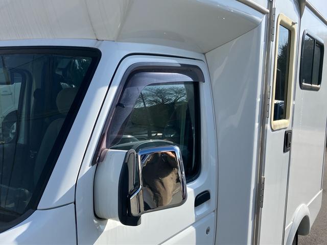 キャリイトラック ＫＣエアコン・パワステ　パートタイム　４ＷＤ　キャンピング　ディスプレイオーディオ　バックカメラ　Ｂｌｕｅｔｏｏｔｈ対応　デジタルインナーミラードラレコ　ＥＴＣ　サブバッテリー　社外キーレス　シンク　冷蔵庫　電子レンジ（25枚目）