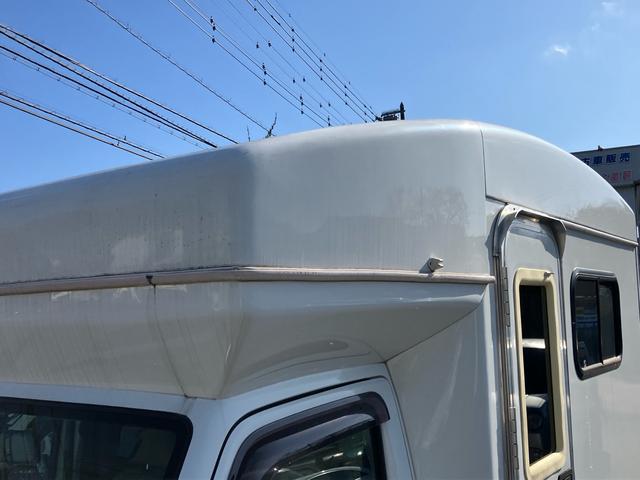 キャリイトラック ＫＣエアコン・パワステ　パートタイム　４ＷＤ　キャンピング　ディスプレイオーディオ　バックカメラ　Ｂｌｕｅｔｏｏｔｈ対応　デジタルインナーミラードラレコ　ＥＴＣ　サブバッテリー　社外キーレス　シンク　冷蔵庫　電子レンジ（26枚目）