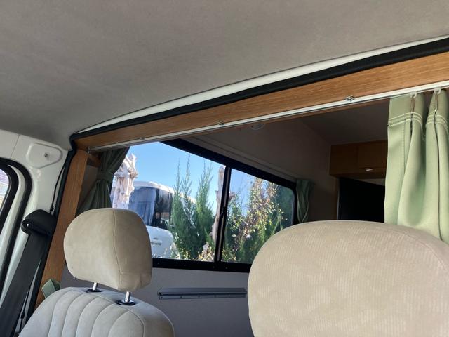 キャリイトラック ＫＣエアコン・パワステ　パートタイム　４ＷＤ　キャンピング　ディスプレイオーディオ　バックカメラ　Ｂｌｕｅｔｏｏｔｈ対応　デジタルインナーミラードラレコ　ＥＴＣ　サブバッテリー　社外キーレス　シンク　冷蔵庫　電子レンジ（32枚目）