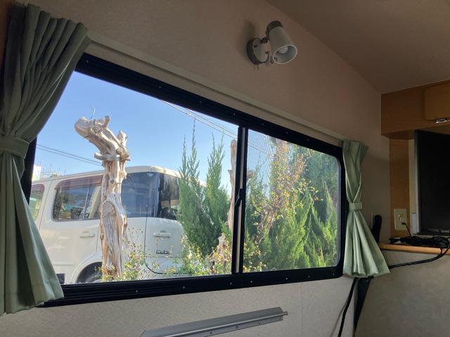 キャリイトラック ＫＣエアコン・パワステ　パートタイム　４ＷＤ　キャンピング　ディスプレイオーディオ　バックカメラ　Ｂｌｕｅｔｏｏｔｈ対応　デジタルインナーミラードラレコ　ＥＴＣ　サブバッテリー　社外キーレス　シンク　冷蔵庫　電子レンジ（34枚目）