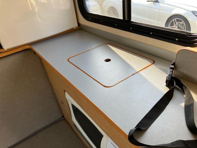 キャリイトラック ＫＣエアコン・パワステ　パートタイム　４ＷＤ　キャンピング　ディスプレイオーディオ　バックカメラ　Ｂｌｕｅｔｏｏｔｈ対応　デジタルインナーミラードラレコ　ＥＴＣ　サブバッテリー　社外キーレス　シンク　冷蔵庫　電子レンジ（43枚目）