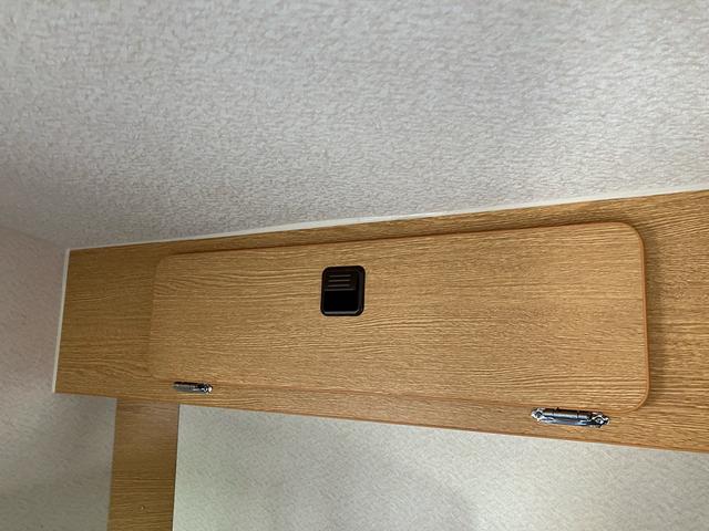 キャリイトラック ＫＣエアコン・パワステ　パートタイム　４ＷＤ　キャンピング　ディスプレイオーディオ　バックカメラ　Ｂｌｕｅｔｏｏｔｈ対応　デジタルインナーミラードラレコ　ＥＴＣ　サブバッテリー　社外キーレス　シンク　冷蔵庫　電子レンジ（48枚目）