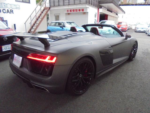 Ｒ８スパイダー ベースグレード　Ｖ１０　５．２　ＦＳＩ　クワトロ　４ＷＤ　２０１７年モデル　Ｃａｐｒｉｓｔｏエキゾースト　レッドレザー（2枚目）