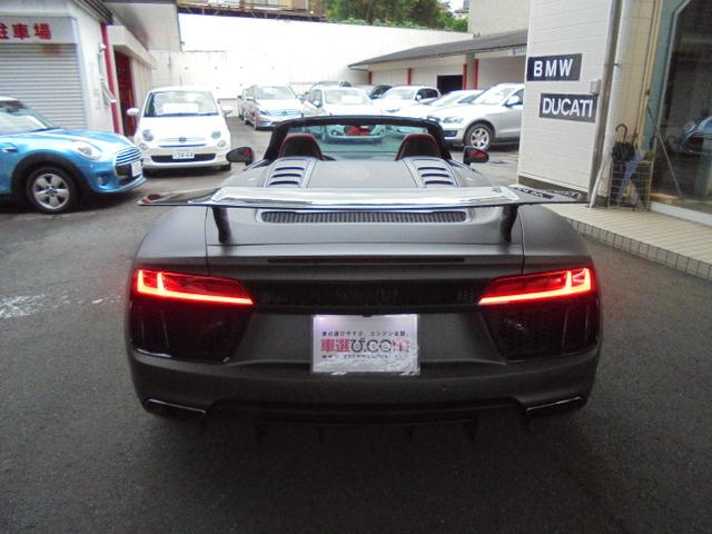 Ｒ８スパイダー ベースグレード　Ｖ１０　５．２　ＦＳＩ　クワトロ　４ＷＤ　２０１７年モデル　Ｃａｐｒｉｓｔｏエキゾースト　レッドレザー（7枚目）