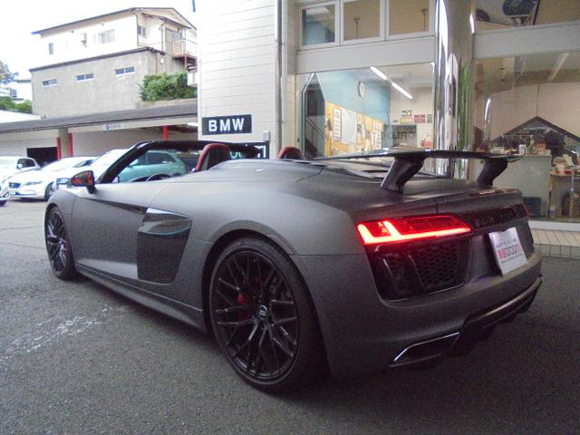Ｒ８スパイダー ベースグレード　Ｖ１０　５．２　ＦＳＩ　クワトロ　４ＷＤ　２０１７年モデル　Ｃａｐｒｉｓｔｏエキゾースト　レッドレザー（9枚目）