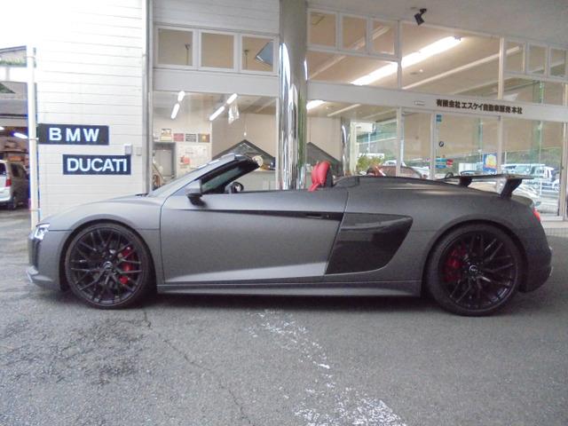 Ｒ８スパイダー ベースグレード　Ｖ１０　５．２　ＦＳＩ　クワトロ　４ＷＤ　２０１７年モデル　Ｃａｐｒｉｓｔｏエキゾースト　レッドレザー（10枚目）