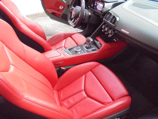 Ｒ８スパイダー ベースグレード　Ｖ１０　５．２　ＦＳＩ　クワトロ　４ＷＤ　２０１７年モデル　Ｃａｐｒｉｓｔｏエキゾースト　レッドレザー（18枚目）
