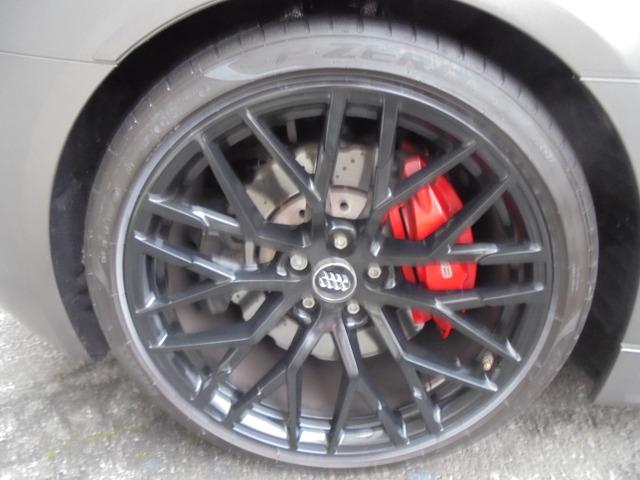 Ｒ８スパイダー ベースグレード　Ｖ１０　５．２　ＦＳＩ　クワトロ　４ＷＤ　２０１７年モデル　Ｃａｐｒｉｓｔｏエキゾースト　レッドレザー（30枚目）