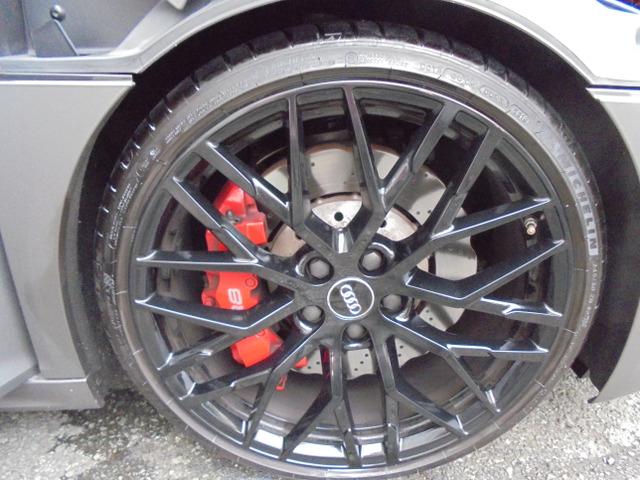 Ｒ８スパイダー ベースグレード　Ｖ１０　５．２　ＦＳＩ　クワトロ　４ＷＤ　２０１７年モデル　Ｃａｐｒｉｓｔｏエキゾースト　レッドレザー（31枚目）