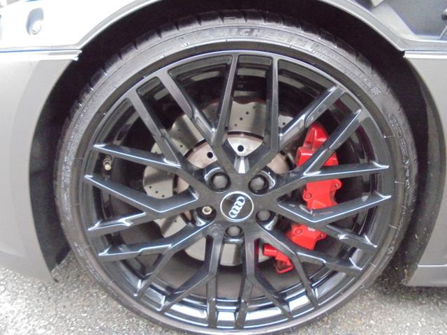Ｒ８スパイダー ベースグレード　Ｖ１０　５．２　ＦＳＩ　クワトロ　４ＷＤ　２０１７年モデル　Ｃａｐｒｉｓｔｏエキゾースト　レッドレザー（32枚目）