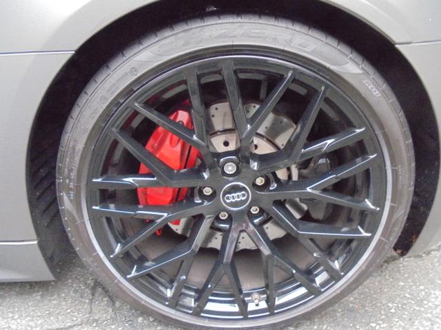 Ｒ８スパイダー ベースグレード　Ｖ１０　５．２　ＦＳＩ　クワトロ　４ＷＤ　２０１７年モデル　Ｃａｐｒｉｓｔｏエキゾースト　レッドレザー（33枚目）