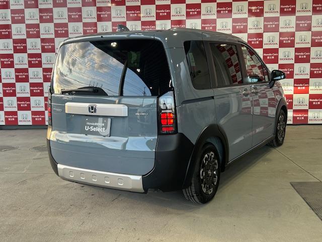 フリード ｅ：ＨＥＶクロスター　元試乗車１１インチナビＢカメラフルセグＤＶＤ再生Ｂｌｕｅｔｏｏｔｈ接続ＵＳＢ接続ＬＥＤヘッドライトルーフレール追突軽減ブレーキ電子パーキングオートブレーキホールド両側電動スライドドアスマートキー禁煙車（21枚目）