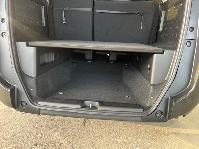 フリード ｅ：ＨＥＶクロスター　元試乗車１１インチナビＢカメラフルセグＤＶＤ再生Ｂｌｕｅｔｏｏｔｈ接続ＵＳＢ接続ＬＥＤヘッドライトルーフレール追突軽減ブレーキ電子パーキングオートブレーキホールド両側電動スライドドアスマートキー禁煙車（23枚目）