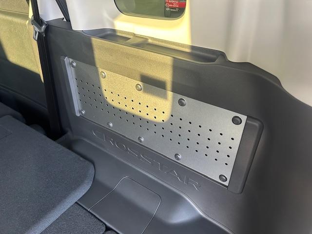 フリード ｅ：ＨＥＶクロスター　元試乗車１１インチナビＢカメラフルセグＤＶＤ再生Ｂｌｕｅｔｏｏｔｈ接続ＵＳＢ接続ＬＥＤヘッドライトルーフレール追突軽減ブレーキ電子パーキングオートブレーキホールド両側電動スライドドアスマートキー禁煙車（26枚目）