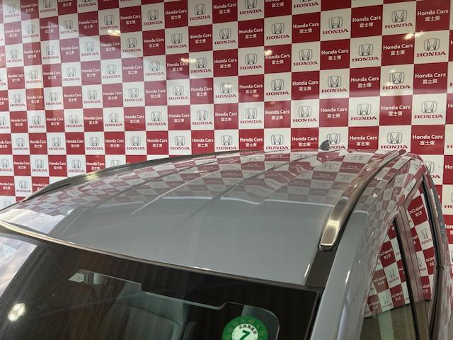 フリード ｅ：ＨＥＶクロスター　元試乗車１１インチナビＢカメラフルセグＤＶＤ再生Ｂｌｕｅｔｏｏｔｈ接続ＵＳＢ接続ＬＥＤヘッドライトルーフレール追突軽減ブレーキ電子パーキングオートブレーキホールド両側電動スライドドアスマートキー禁煙車（33枚目）