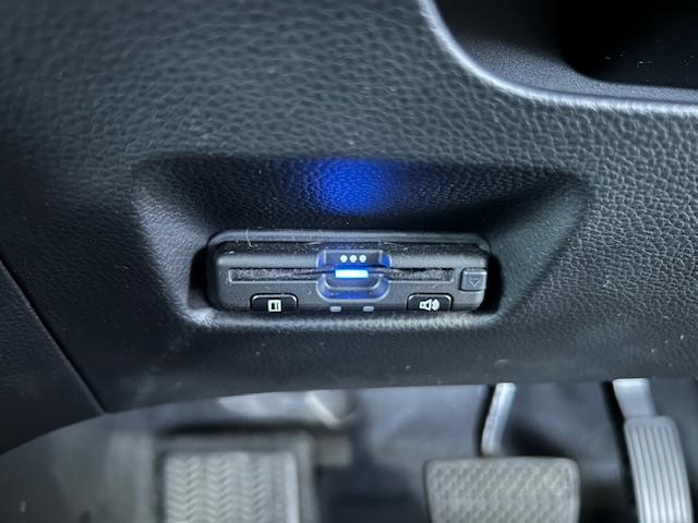 フィット クロスター　ナビＢカメラＥＴＣフルセグＤＶＤ再生Ｂｌｕｅｔｏｏｔｈ接続ＵＳＢ接続前後ドライブレコーダー電子パーキングオートブレーキホールド追突軽減ブレーキＬＥＤヘッドライトスマートキーワンオーナー禁煙車（9枚目）
