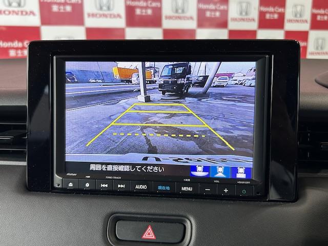 ヴェゼル ｅ：ＨＥＶＺ　ナビＢカメラＥＴＣ前後ドライブレコーダーパワーテールゲートブラインドスポットインフォメーションＬＥＤヘッドライト電子パーキングブレーキホールフルセグＢｌｕｅｔｏｏｔｈ接続ＵＳＢ接続禁煙車ワンオーナー（3枚目）