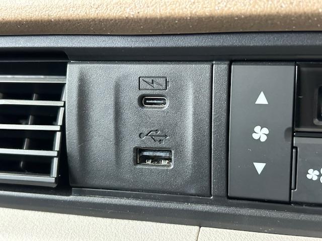 Ｎ－ＢＯＸ ベースグレード　ワンオーナー禁煙車ナビＢカメラＥＴＣ３カメラドラレコフルセグＤＶＤ再生Ｂｌｕｅｔｏｏｔｈ接続ＵＳＢ接続ＬＥＤヘッドライト追突軽減ブレーキオートブレーキホールドスマートキー２個両側電動スライドドア（11枚目）