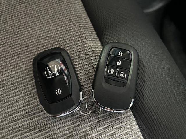 Ｎ－ＢＯＸ ベースグレード　ワンオーナー禁煙車ナビＢカメラＥＴＣ３カメラドラレコフルセグＤＶＤ再生Ｂｌｕｅｔｏｏｔｈ接続ＵＳＢ接続ＬＥＤヘッドライト追突軽減ブレーキオートブレーキホールドスマートキー２個両側電動スライドドア（16枚目）
