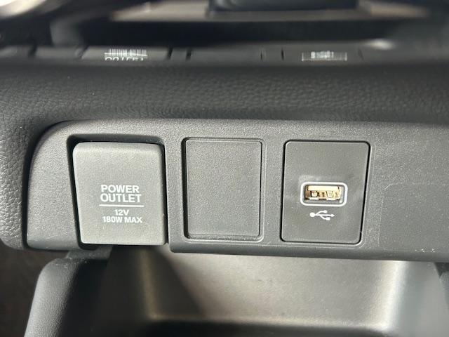 フィット ホーム　当社元レンタカーナビＢカメラＥＴＣフルセグＢｌｕｅｔｏｏｔｈ接続ＵＳＢ接続追突軽減ブレーキ電子パーキングオートブレーキホールドサイドカーテンエアバッグＬＥＤヘッドライトスマートキー２個禁煙車（5枚目）