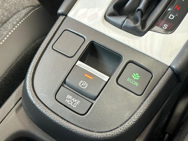 フィット ホーム　当社元レンタカーナビＢカメラＥＴＣフルセグＢｌｕｅｔｏｏｔｈ接続ＵＳＢ接続追突軽減ブレーキ電子パーキングオートブレーキホールドサイドカーテンエアバッグＬＥＤヘッドライトスマートキー２個禁煙車（9枚目）