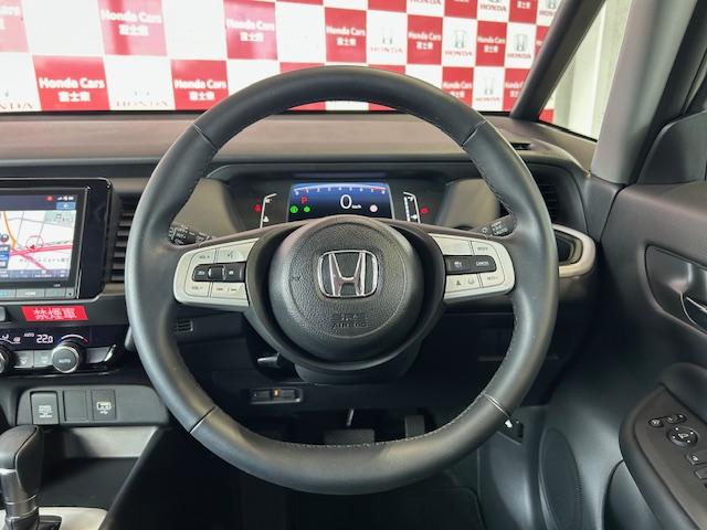 フィット ホーム　当社元レンタカーナビＢカメラＥＴＣフルセグＢｌｕｅｔｏｏｔｈ接続ＵＳＢ接続追突軽減ブレーキ電子パーキングオートブレーキホールドサイドカーテンエアバッグＬＥＤヘッドライトスマートキー２個禁煙車（11枚目）