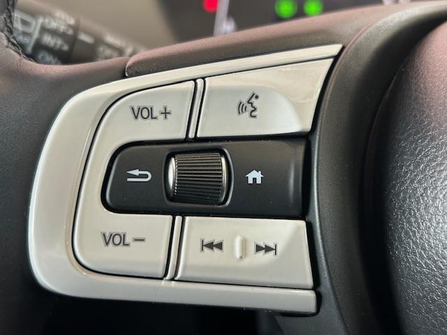 フィット ホーム　当社元レンタカーナビＢカメラＥＴＣフルセグＢｌｕｅｔｏｏｔｈ接続ＵＳＢ接続追突軽減ブレーキ電子パーキングオートブレーキホールドサイドカーテンエアバッグＬＥＤヘッドライトスマートキー２個禁煙車（12枚目）