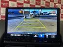 フリード ｅ：ＨＥＶクロスター　元試乗車１１インチナビＢカメラフルセグＤＶＤ再生Ｂｌｕｅｔｏｏｔｈ接続ＵＳＢ接続ＬＥＤヘッドライトルーフレール追突軽減ブレーキ電子パーキングオートブレーキホールド両側電動スライドドアスマートキー禁煙車（3枚目）