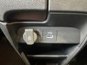 フリード ｅ：ＨＥＶクロスター　元試乗車１１インチナビＢカメラフルセグＤＶＤ再生Ｂｌｕｅｔｏｏｔｈ接続ＵＳＢ接続ＬＥＤヘッドライトルーフレール追突軽減ブレーキ電子パーキングオートブレーキホールド両側電動スライドドアスマートキー禁煙車（6枚目）