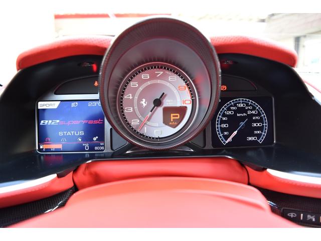 ８１２スーパーファスト ベースグレード　左Ｈ　２０インチ鍛造ホイール　パッセンジャーディスプレイ　アップルカープレイ　ＪＢＬ　カーボンパーツ　ディーラー車（26枚目）