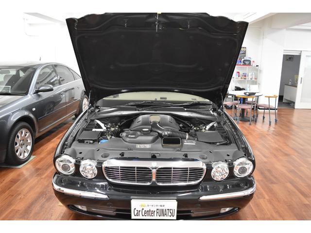 ＸＪ スーパーＶ８　Ｌ　Ｖ８スーパーチャージャー　ロングホイールベース　リアエンターシステム　後席モニター、ピクニックテーブル、記録簿Ｈ１９／２０／２１／２２／２３／２４／２６／Ｒ１／２／３／４／５有り、Ｆ左右エアサス交換済（17枚目）