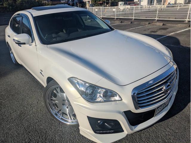 シーマ ハイブリッド　ＶＩＰ　Ｇ　サンルーフ　黒本革パワーシート　シートベンチレーション　メーカーナビ　ＴＶ　Ｂカメラ　ＥＴＣ　セキュリティ　ＢＯＳＥサラウンドシステム（2枚目）