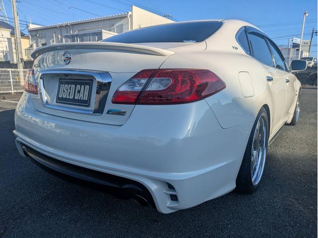 シーマ ハイブリッド　ＶＩＰ　Ｇ　サンルーフ　黒本革パワーシート　シートベンチレーション　メーカーナビ　ＴＶ　Ｂカメラ　ＥＴＣ　セキュリティ　ＢＯＳＥサラウンドシステム（5枚目）