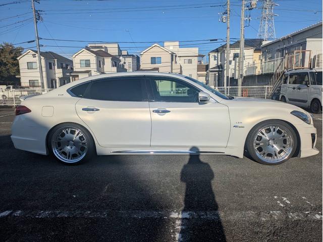 シーマ ハイブリッド　ＶＩＰ　Ｇ　サンルーフ　黒本革パワーシート　シートベンチレーション　メーカーナビ　ＴＶ　Ｂカメラ　ＥＴＣ　セキュリティ　ＢＯＳＥサラウンドシステム（6枚目）