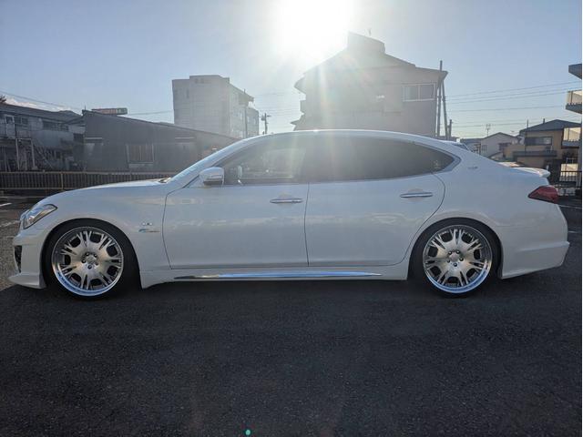 シーマ ハイブリッド　ＶＩＰ　Ｇ　サンルーフ　黒本革パワーシート　シートベンチレーション　メーカーナビ　ＴＶ　Ｂカメラ　ＥＴＣ　セキュリティ　ＢＯＳＥサラウンドシステム（7枚目）