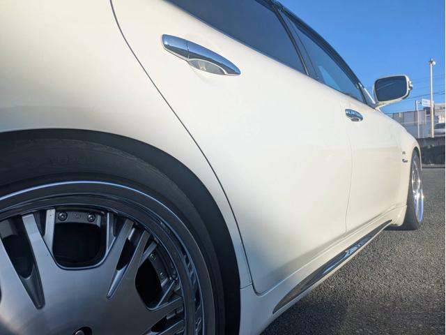 シーマ ハイブリッド　ＶＩＰ　Ｇ　サンルーフ　黒本革パワーシート　シートベンチレーション　メーカーナビ　ＴＶ　Ｂカメラ　ＥＴＣ　セキュリティ　ＢＯＳＥサラウンドシステム（15枚目）